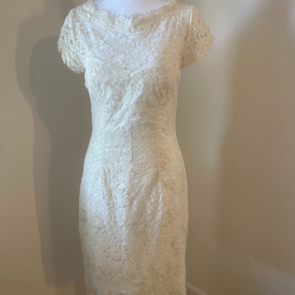 Monique Lhuillier Size 8 cream lace dress